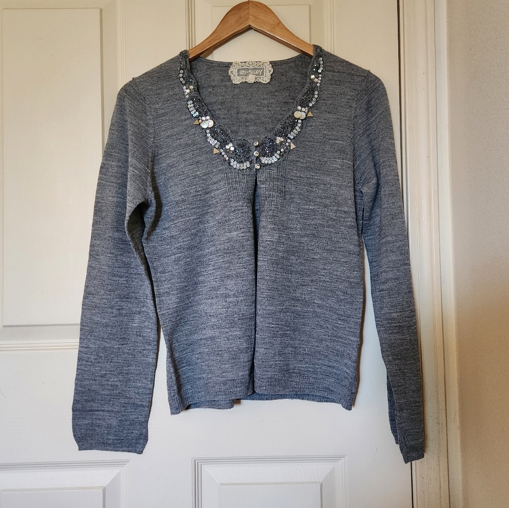 En suey gray long sleeve cardigan with beaded collar